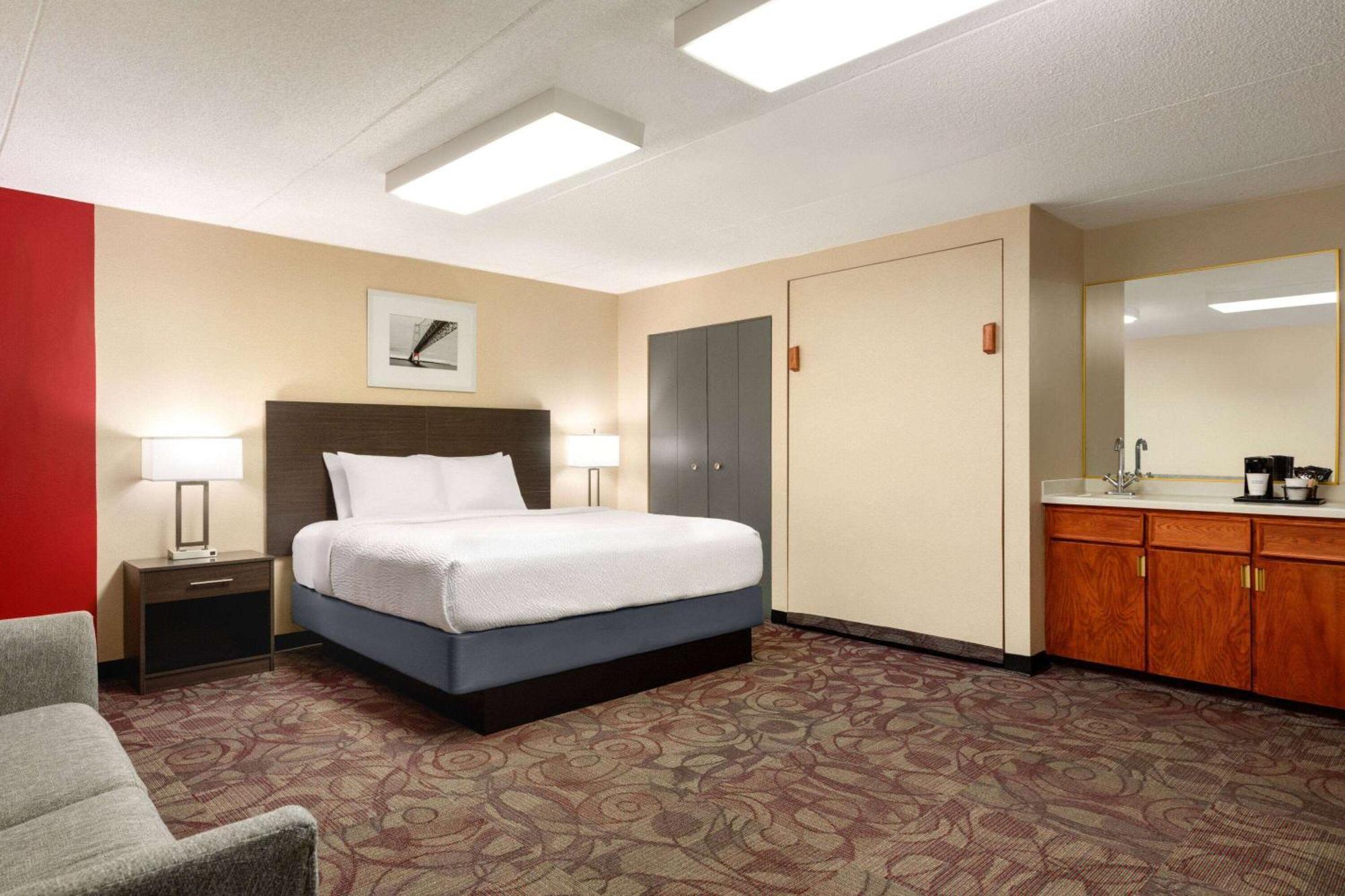 Hotel Ramada By Wyndham Alpena Zewnętrze zdjęcie