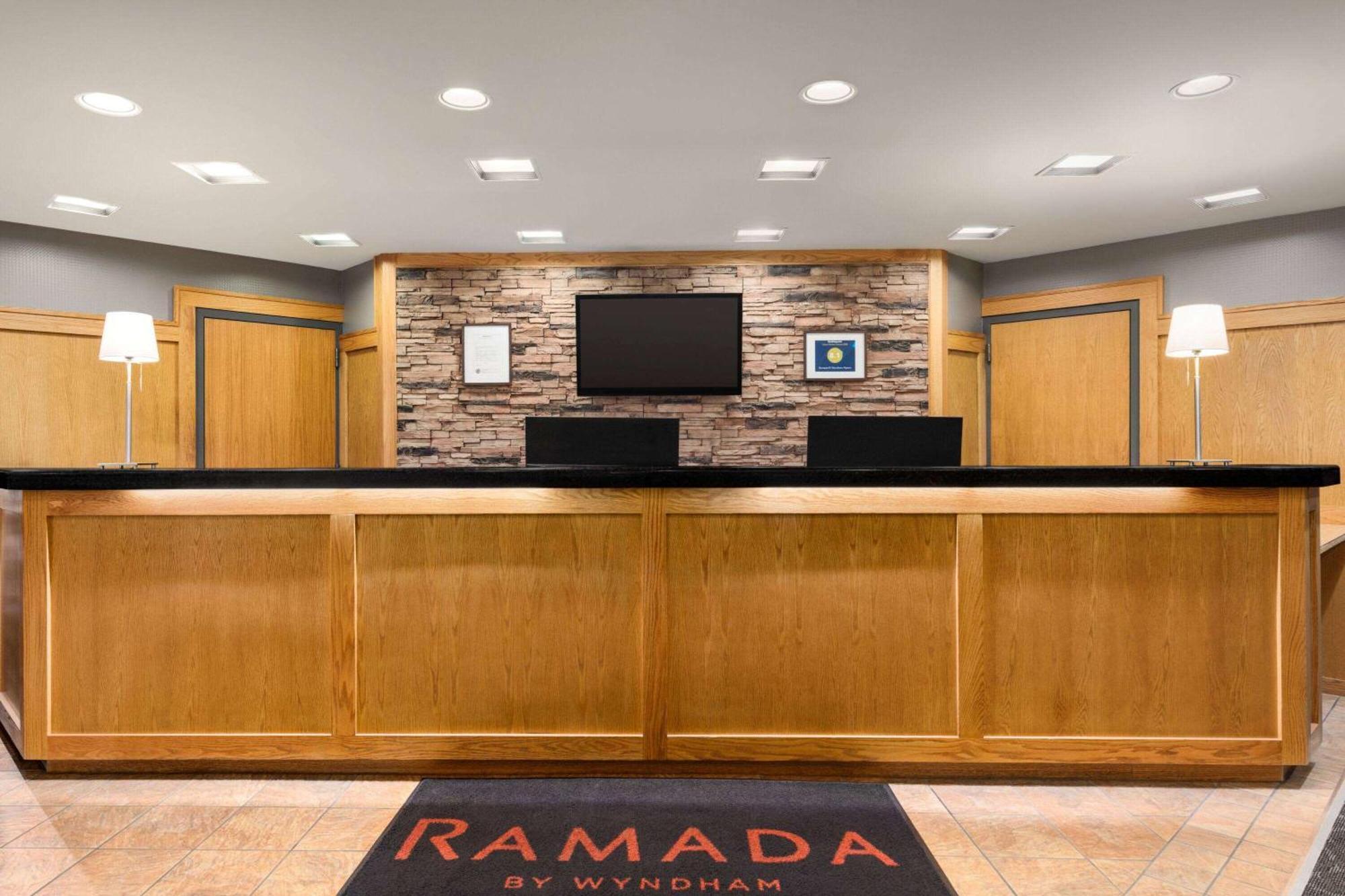 Hotel Ramada By Wyndham Alpena Zewnętrze zdjęcie