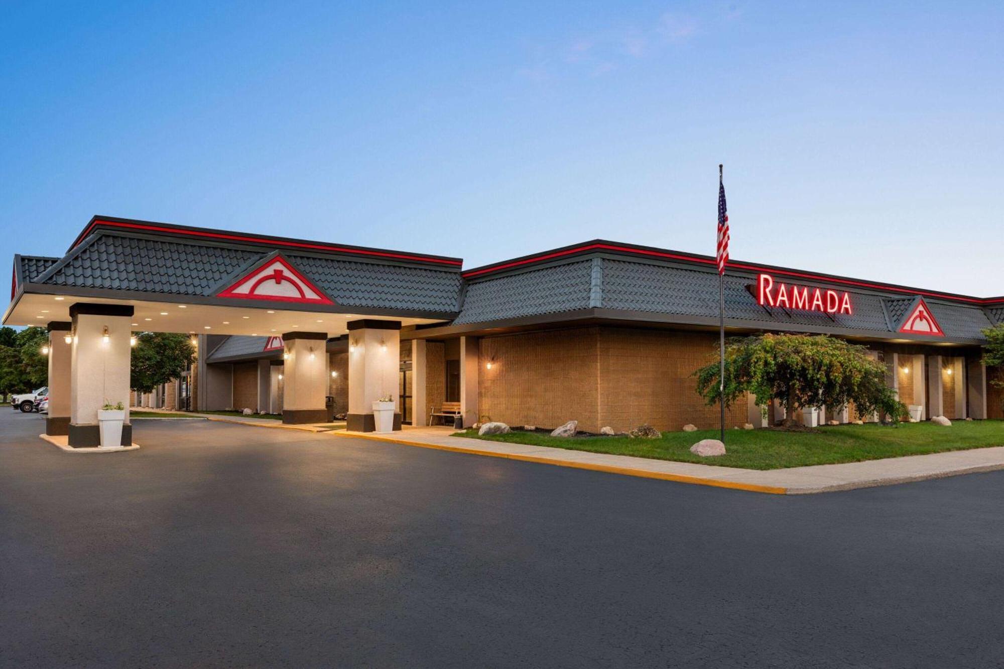 Hotel Ramada By Wyndham Alpena Zewnętrze zdjęcie
